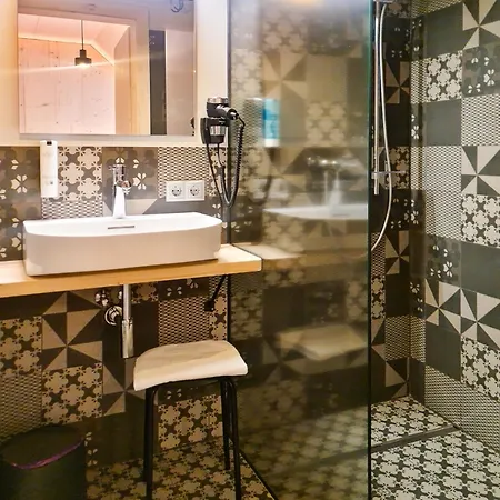 Zimmerei Mit Fruehstueck 룬츠암제