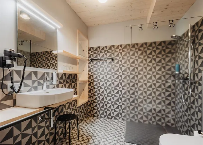 Zimmerei Mit Fruehstueck Hotel *